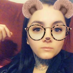 Meet your Posher, Lía leiré